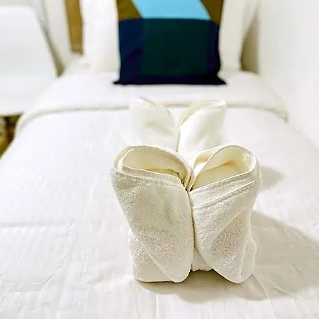 Arabic-Mediterranean 2Br At Azure Maldives Tower